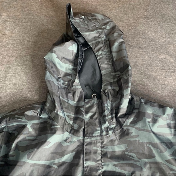 Columbia Sportswear Company Other - Columbia XL Omni-Tech Waterproof Breathable Camo Jacket with Hood